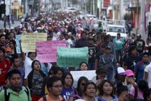 marcha_normalistas_y_seccion_22_10052014_primera