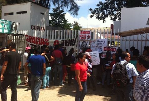 normalistas_protestan_en_Oaxaca_MILIMA20140528_0292_8