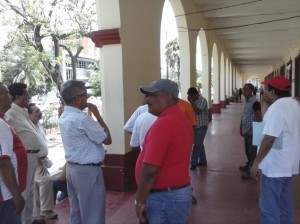 Zafarrancho entre taxistas y urbaneros por la disputa de pasaje (2)