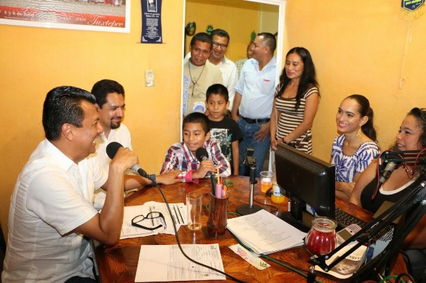 Hasta el momento el legislador federal a través de las radiodifusoras locales ha entregado más de 200 computadoras que gestionó.