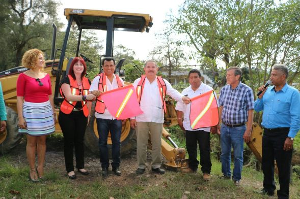 El diputado federal, Samuel Gurrión Matías, visitó el municipio de Matías Romero para dar a conocer la gestión de 9.5 millones de pesos para la construcción del drenaje pluvial. FOTO: ARMANDO RODRÍGUEZ M.