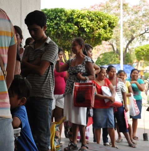 Familias satisfechas por renovar su póliza del Seguro Popular. (1)