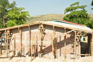 Supervisa alcaldesa construcción de aula didáctica en la primaria “Juan Escutia”. (5)