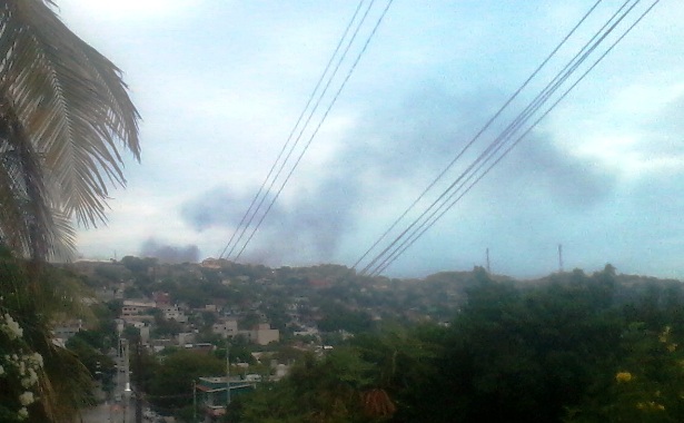 La gran cortina de humo pudo observarse desde distintos puntos de la ciudad.