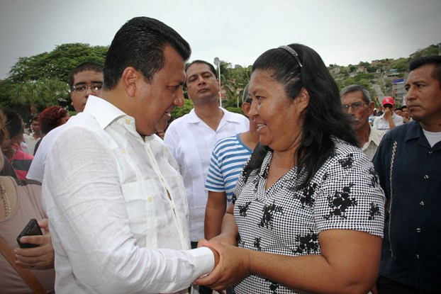 Las mujeres le expresaron a, Samy Gurrión, que ante la necesidad han decidido autoemplearse para llevar el sustento a sus familias.