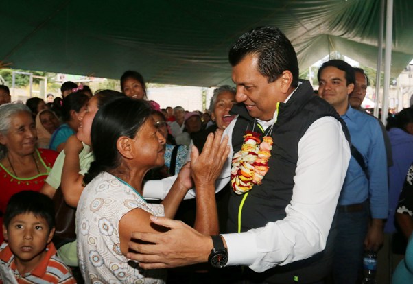 Las familias de Pueblo Nuevo le agradecieron a Samy Gurrión toda la ayuda que les brindó a favor de su economía y salud.