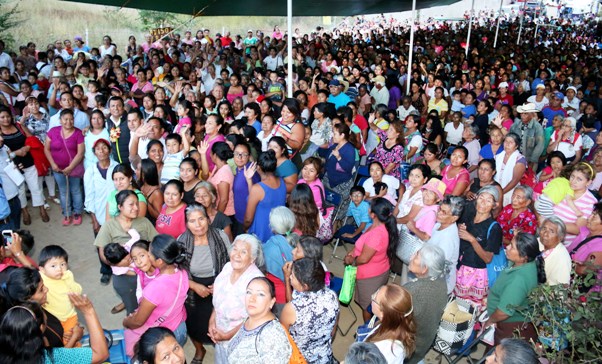 El agente municipal de Pueblo Nuevo, Rey David Hernández Villagrana, a petición los habitantes invitó al gestor social, Samuel Gurrión Matías, visitarlos y escuchar su problemática.