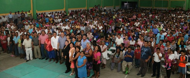 El presidente de Teotitlán de Flores Magón, Martín Vela Gil, emanado del Partido Nueva Alianza, le solicitó su respaldo al gestor social, Samuel Gurrión, escuchar las peticiones de esta población.