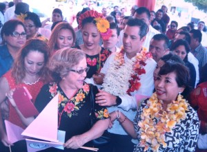 El empujón y la sorpresa del candidato.