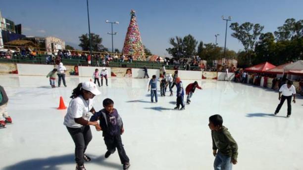 ninos-guelatao-pista-de-hielo-13