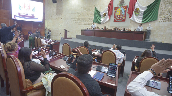 Aprueban leyes de ingresos