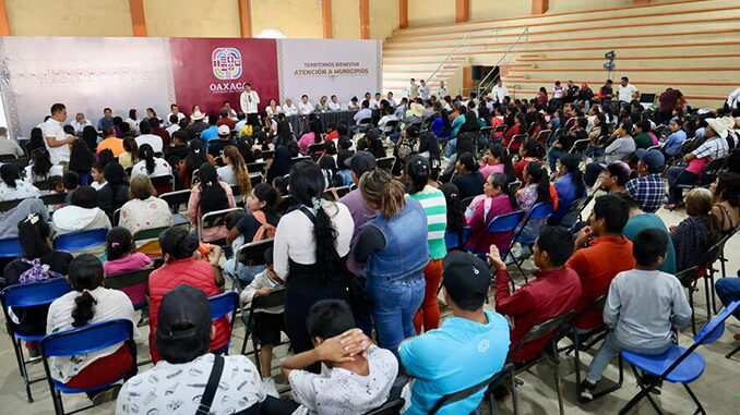 Atienden comunidad mas pobre