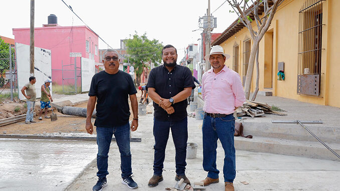 Supervisan obra Juchitan