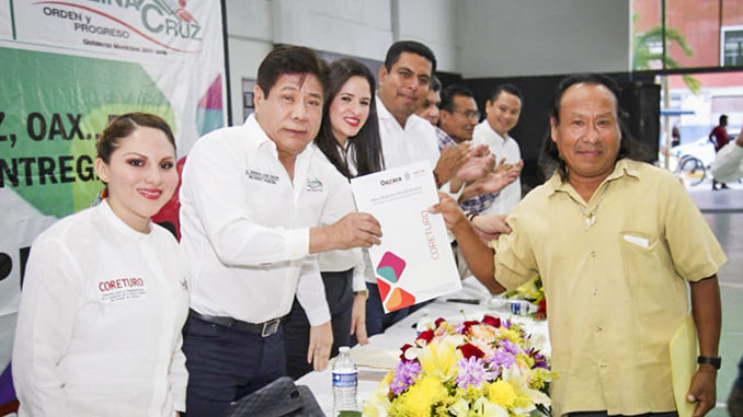 entrega de títulos de propiedad 01
