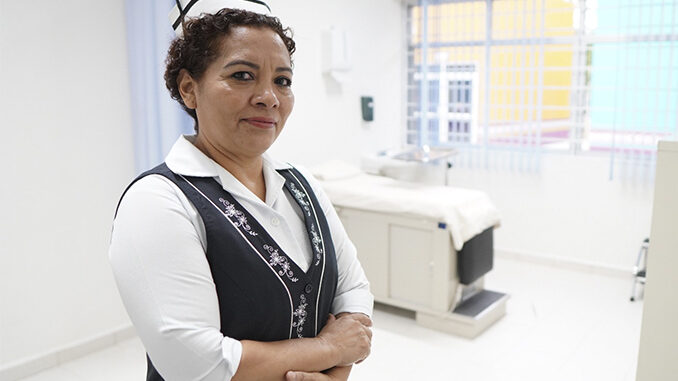 Reconocen labor de enfermeras