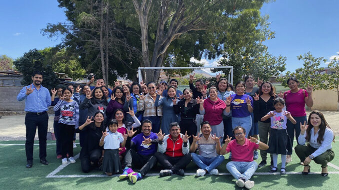 Fomentan inclusion personas sordas