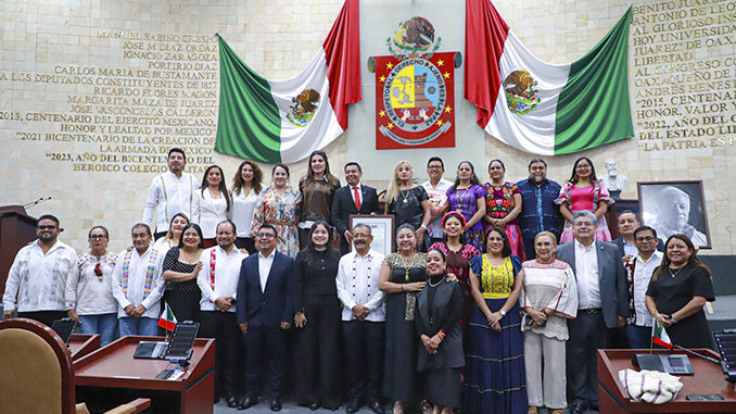 Homenaje Postumo